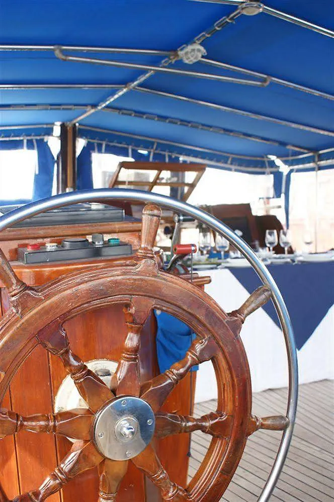 Boat And Breakfast Hotel Palermo Botel